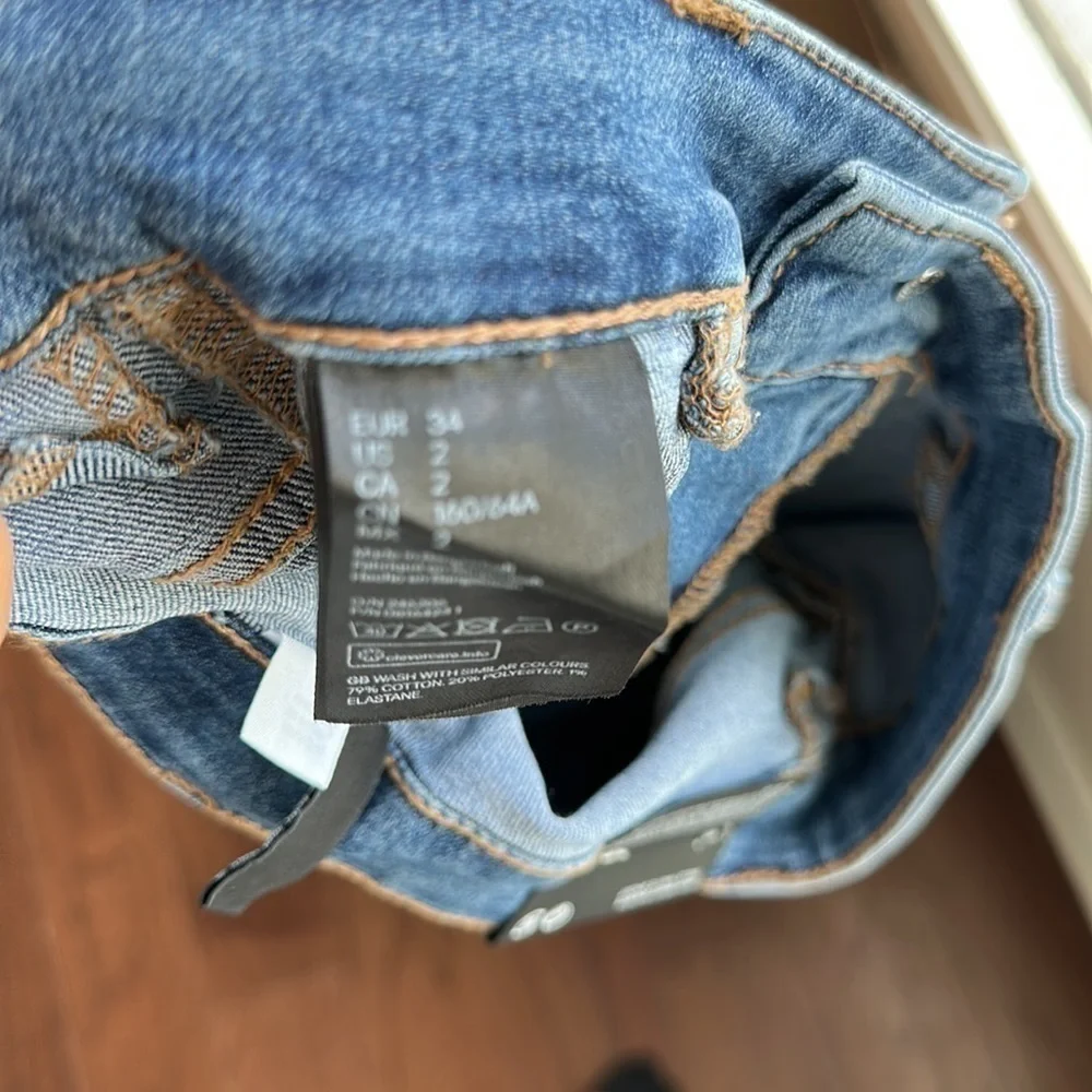 H&M Divided High Waist Cuffed bottom Shorts Size 2